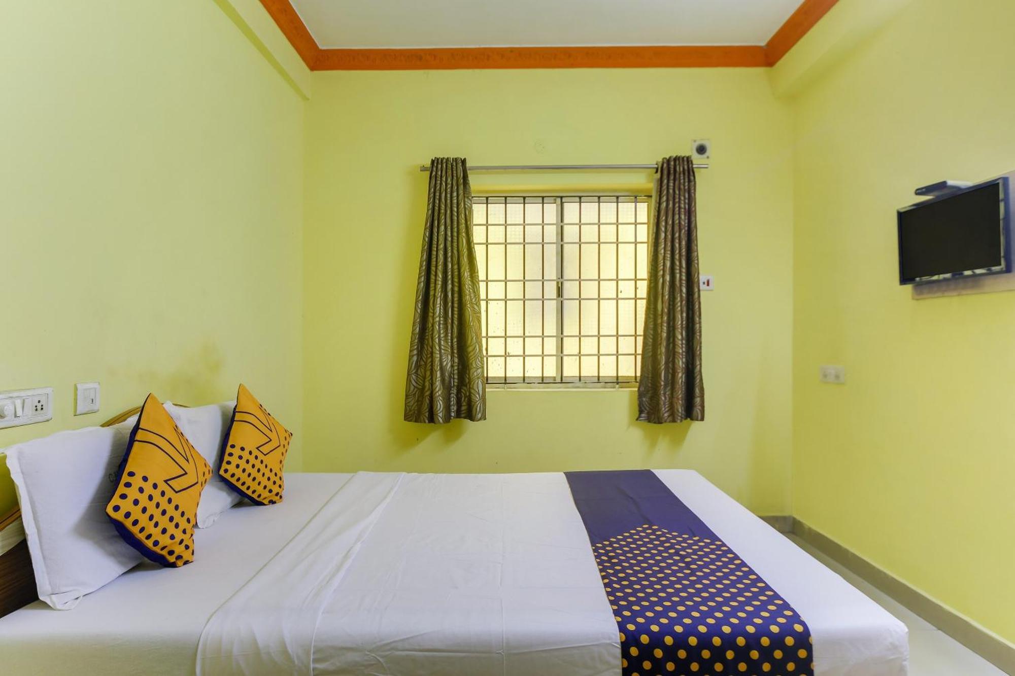 Spot On 75475 Cn Guest House Chennai Ngoại thất bức ảnh